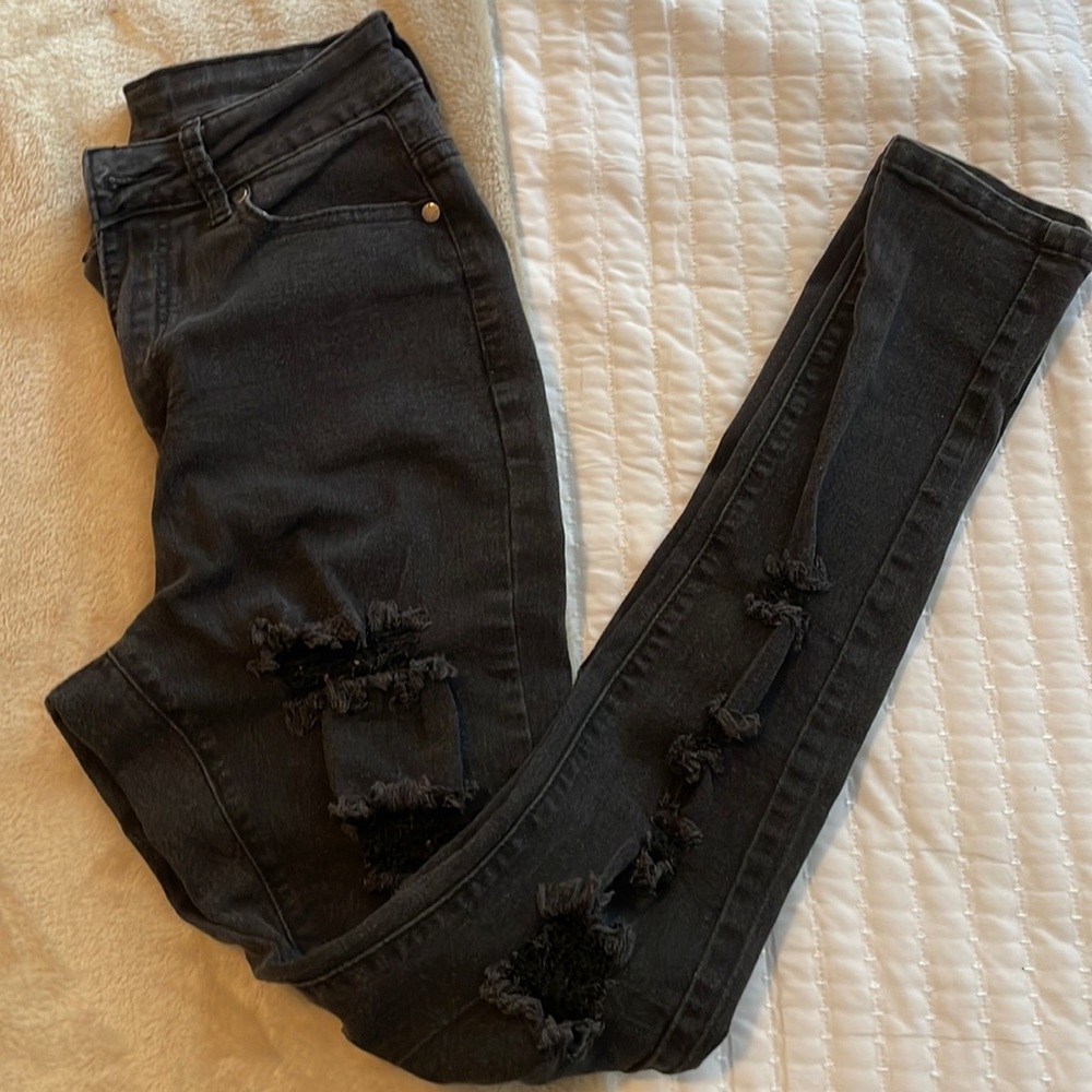 Black Distressed Jeans 🖤